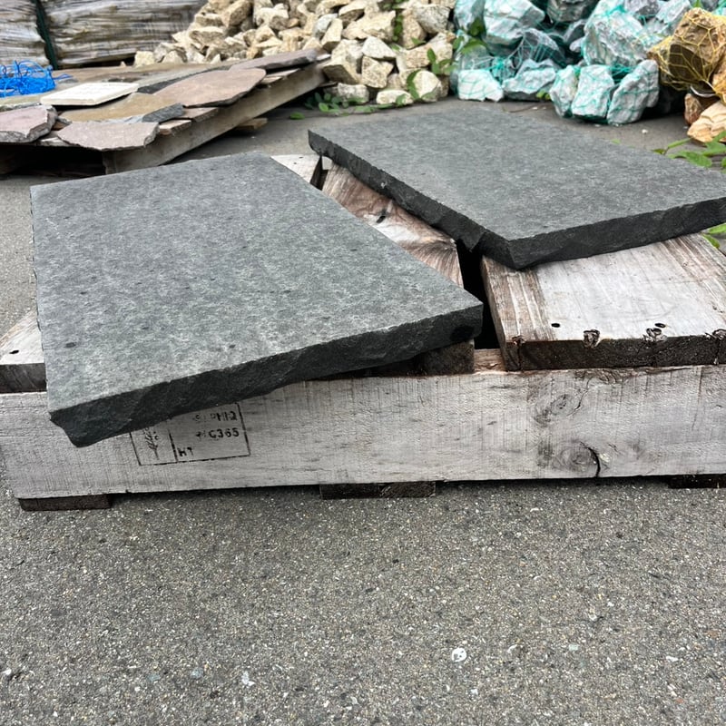 天然石の敷石バサルトブラック | crest.opj