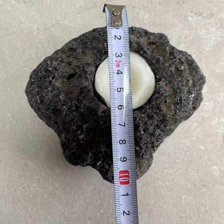 溶岩石のキャンドルホルダー
