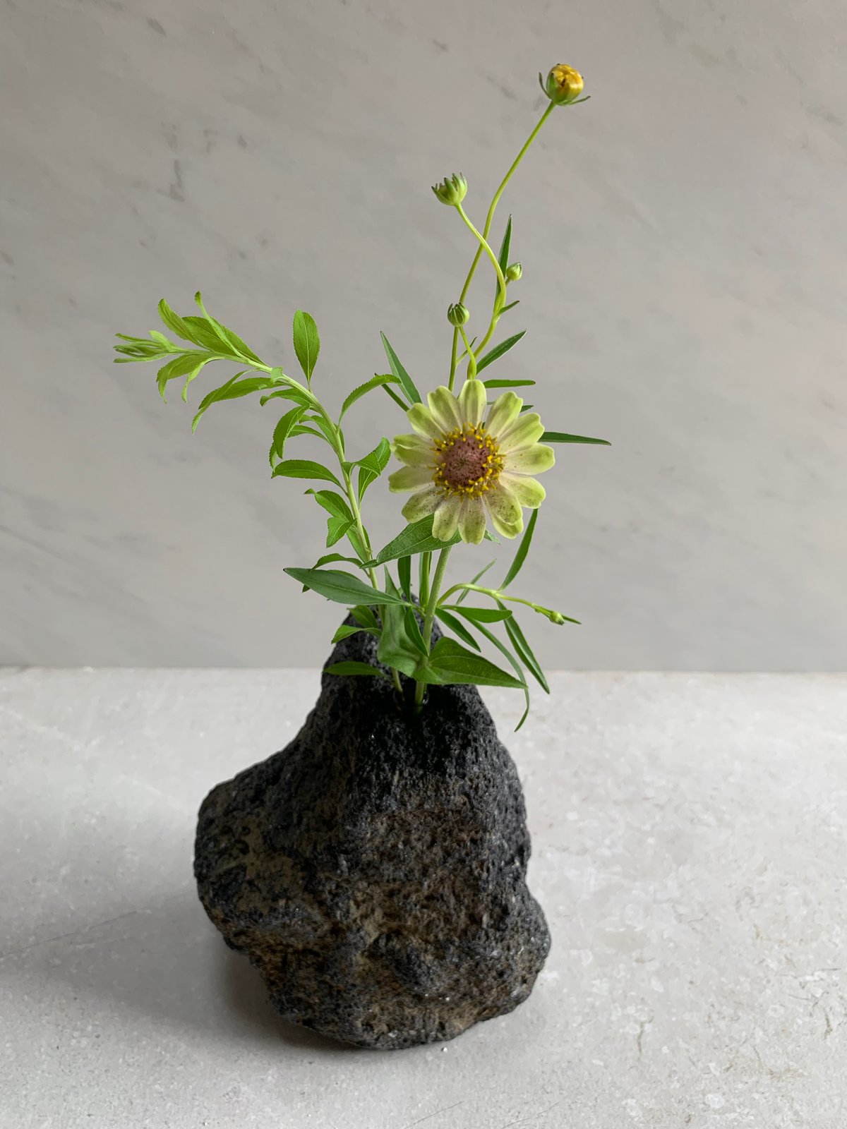 花瓶　壺　石 高麗大理石壺 KOREA IL SHIN STONE 1982 花瓶 - メルカリ
