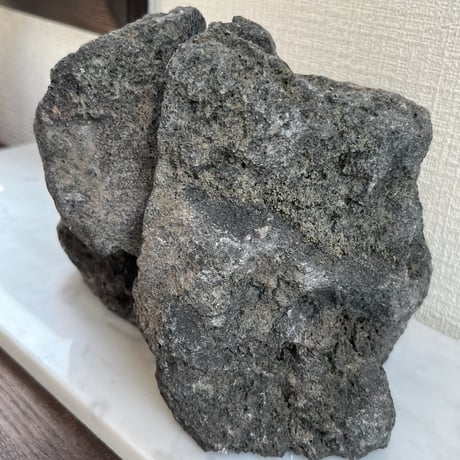 阿蘇熔岩石のブックスタンド　オブジェ