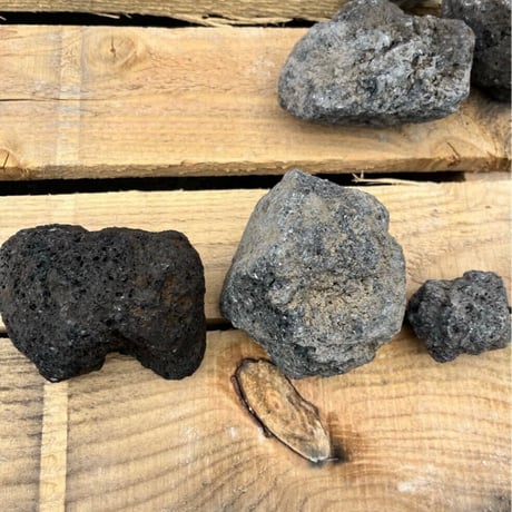 阿蘇熔岩石火山岩(小)20kg 5〜15センチ