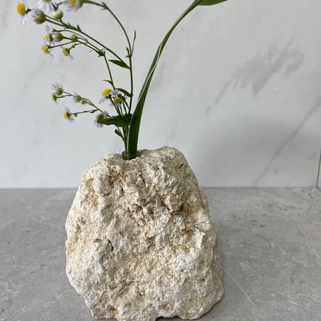 琉球石灰岩の花瓶(小）⑤