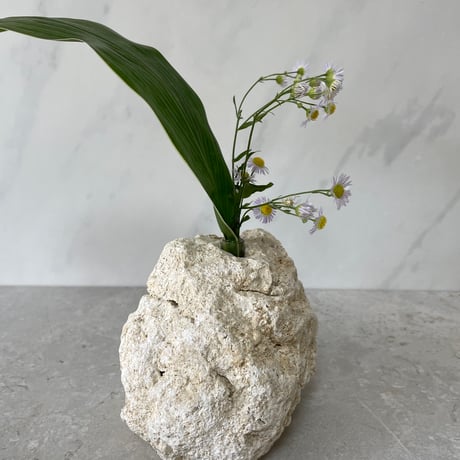 琉球石灰岩の花瓶(小）⑤