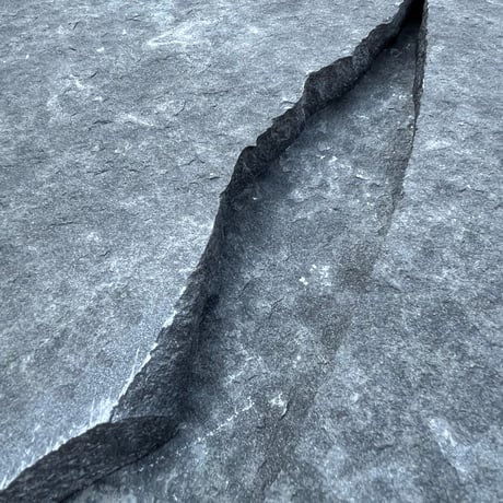 バサルトブラック　乱形　(お引き取り限定)