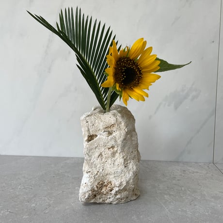 琉球石灰岩の花瓶（中）①