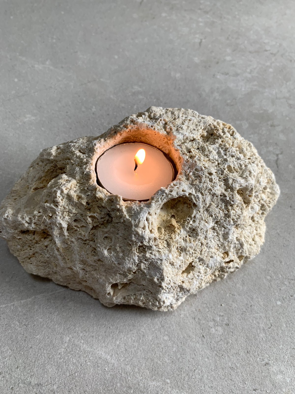 琉球石灰岩のキャンドルホルダー | crest.opj