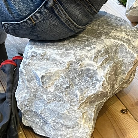 アッシュ系　石　イス　観葉植物置　植木鉢置　店舗ディスプレイ