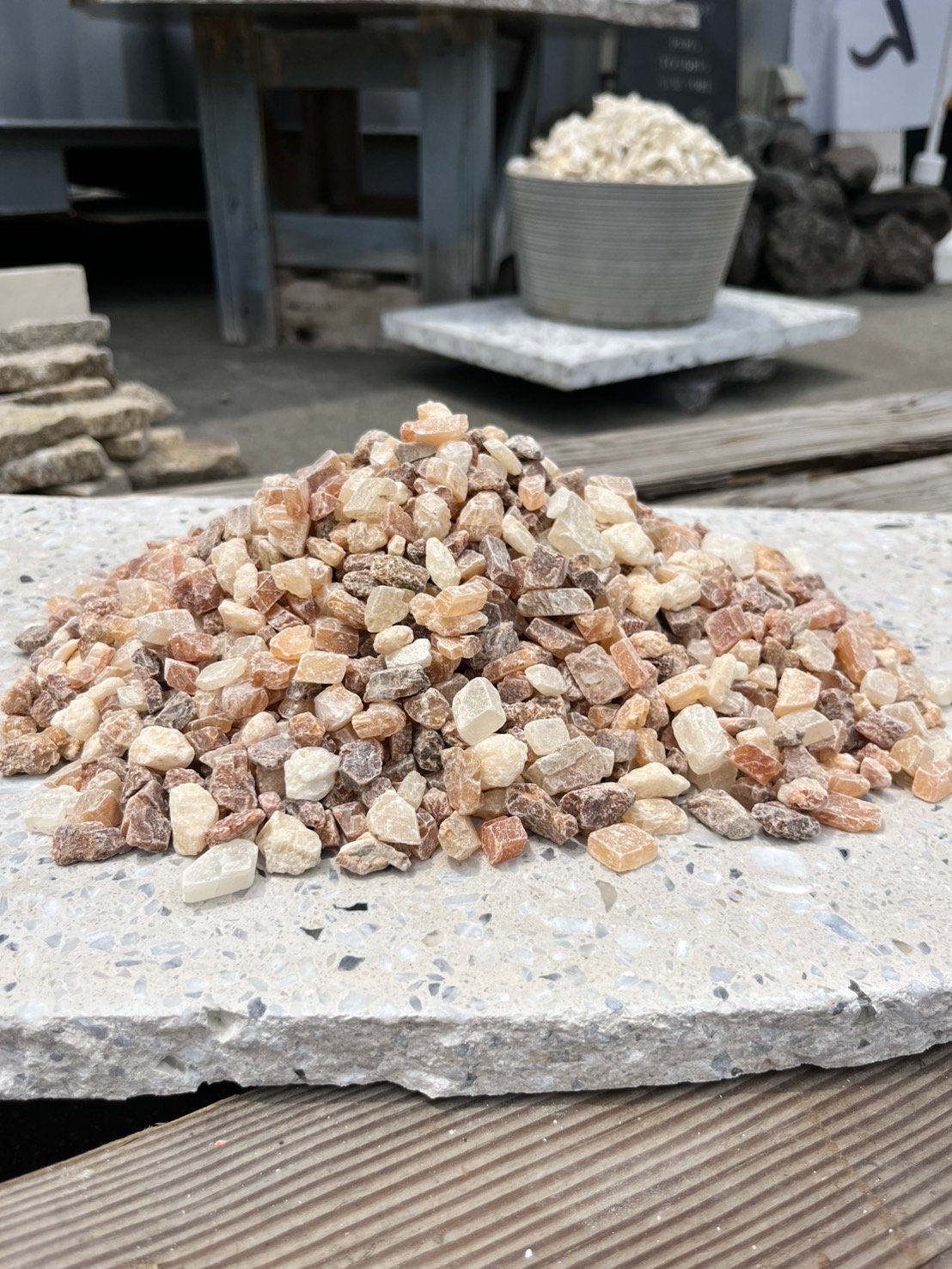 クォーツブラウン宝石みたいな砂利 20kg | crest.opj