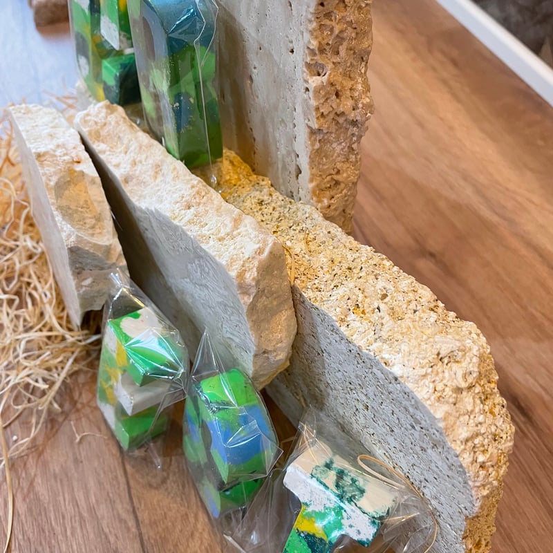 ベージュ系 天然石いろいろ 4点セット 自由に置いて重ねて置く