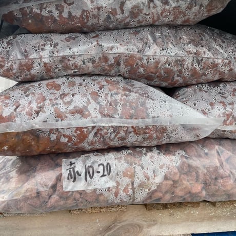 溶岩砂利　赤　10-20ｍｍ　10kg入り