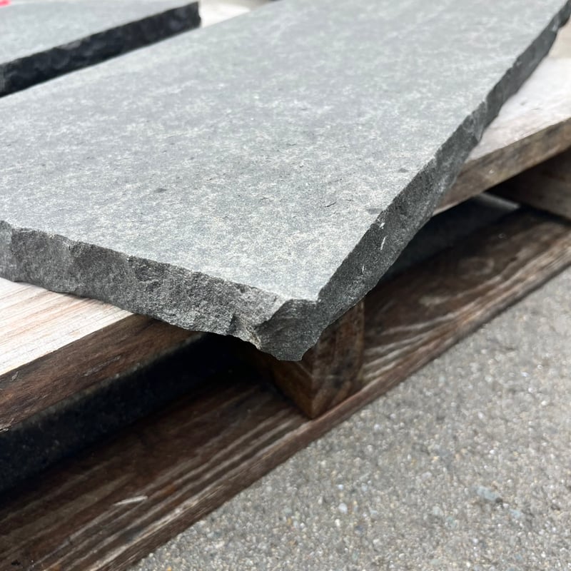 天然石の敷石バサルトブラック | crest.opj