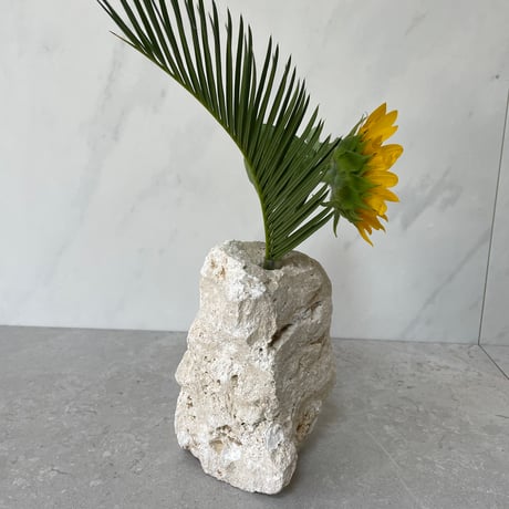 琉球石灰岩の花瓶（中）①