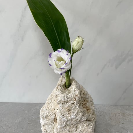 琉球石灰岩の花瓶（中）②