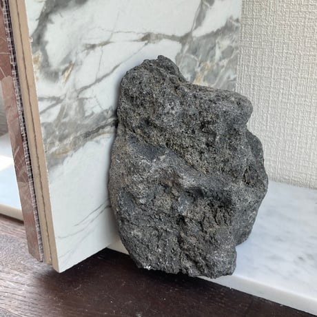 阿蘇熔岩石のブックスタンド　オブジェ