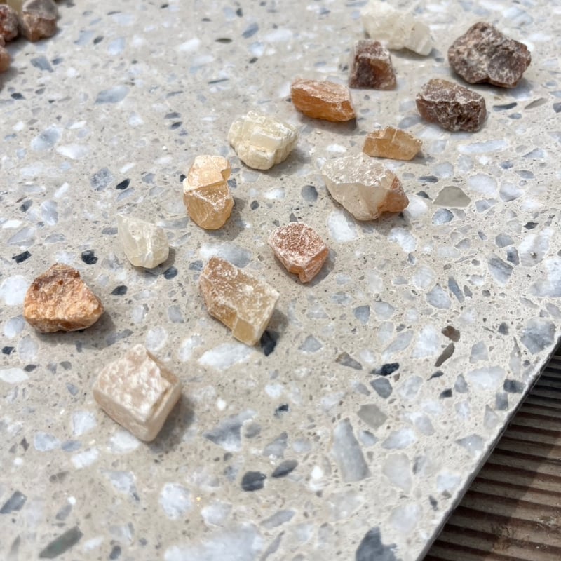 砂金20粒 クォーツブラウン宝石みたいな砂利 20kg | crest.opj