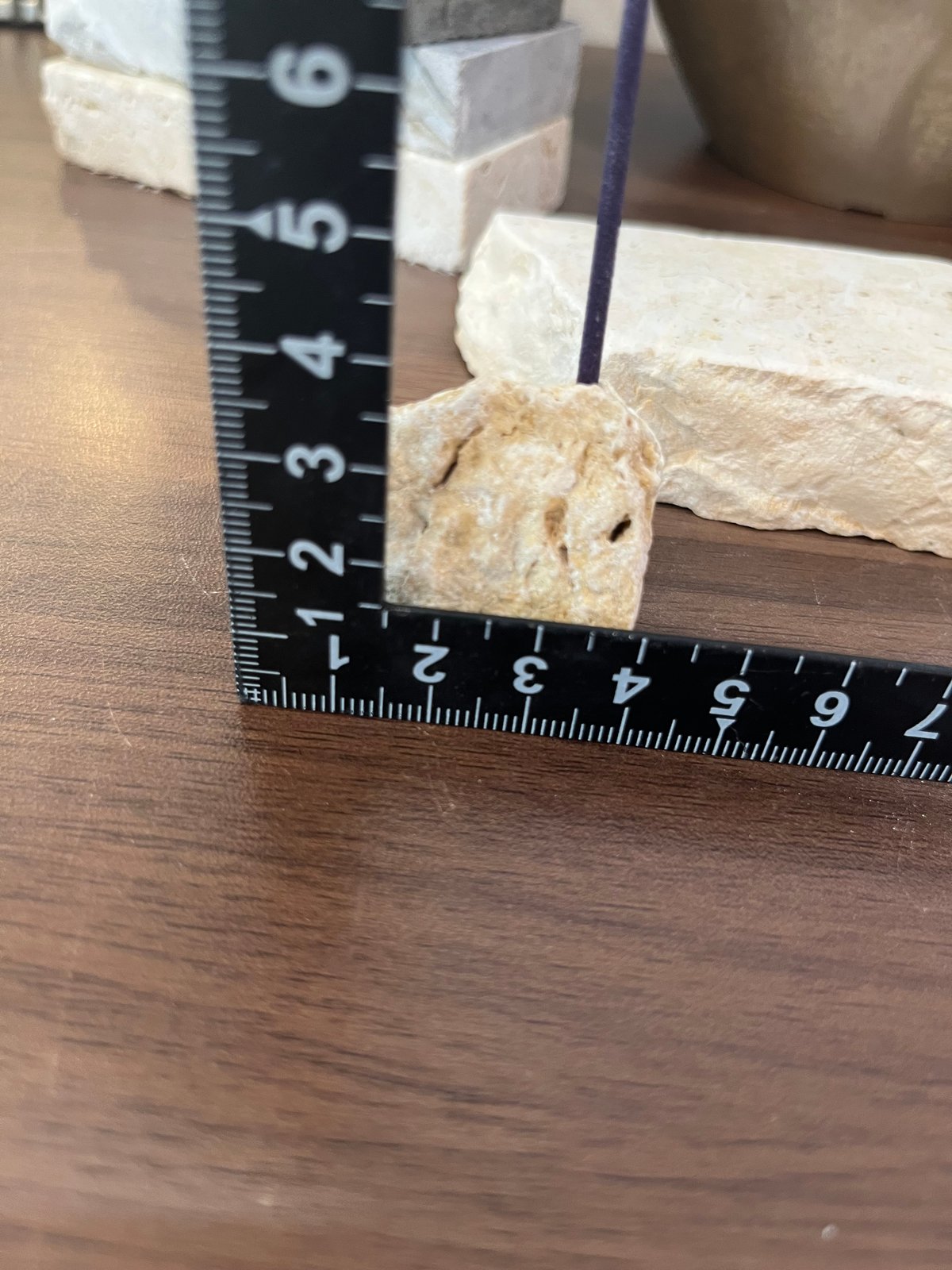 天然石の装飾品 球体と岩の組み合わせ 日本銘石 褶曲岩 断層 クロライト スチルプノメレン パワー