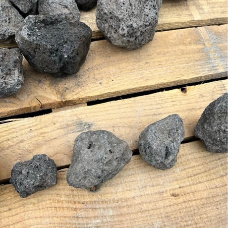 阿蘇熔岩石火山岩(小)20kg 5〜15センチ