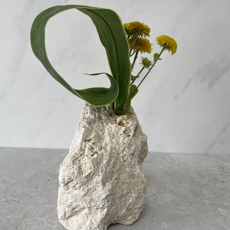 琉球石灰岩の花瓶（小）