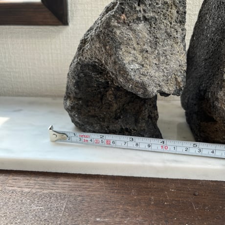 阿蘇熔岩石のブックスタンド　オブジェ