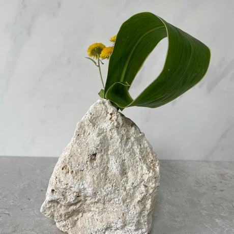 琉球石灰岩の花瓶（小）