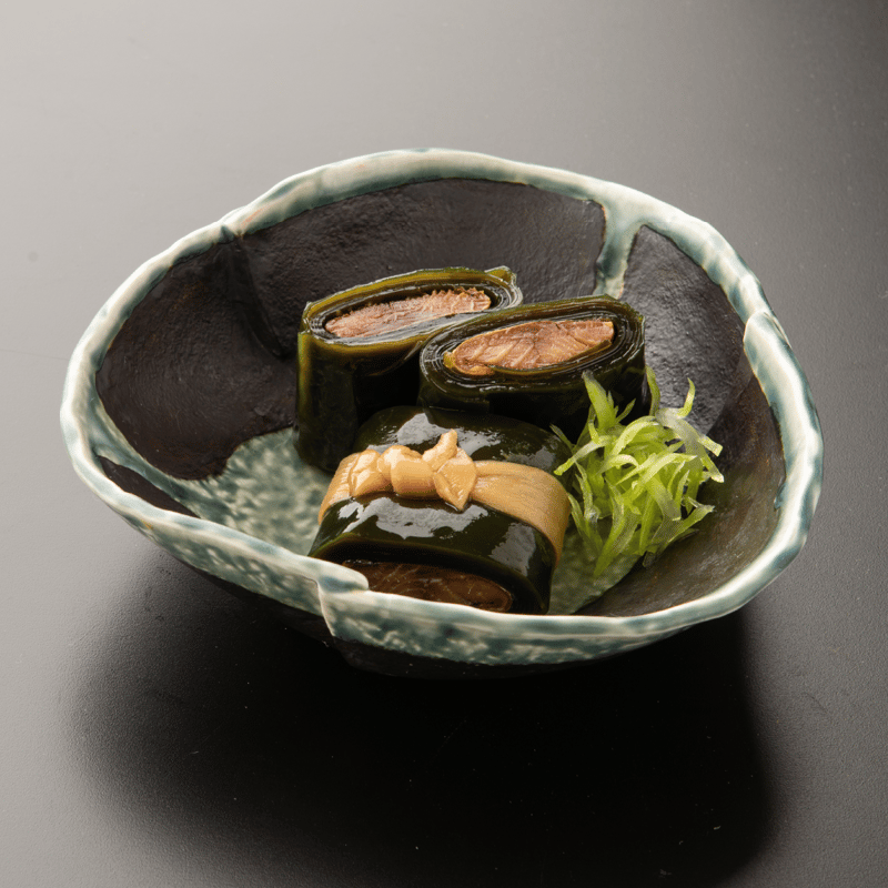 秋田の旨煮》鰊昆布太巻(1本入) | かんぶつの吉田公式サイト 秋田の旨煮》鰊昆布太巻(1本入) | かんぶつの吉田公式サイト