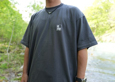 us.plays BOX LOGO short sleeve shirt (sumi)