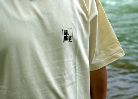 us.plays BOX LOGO short sleeve shirt (beige)