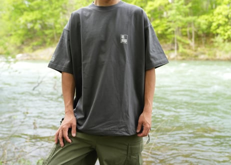 us.plays BOX LOGO short sleeve shirt (sumi)