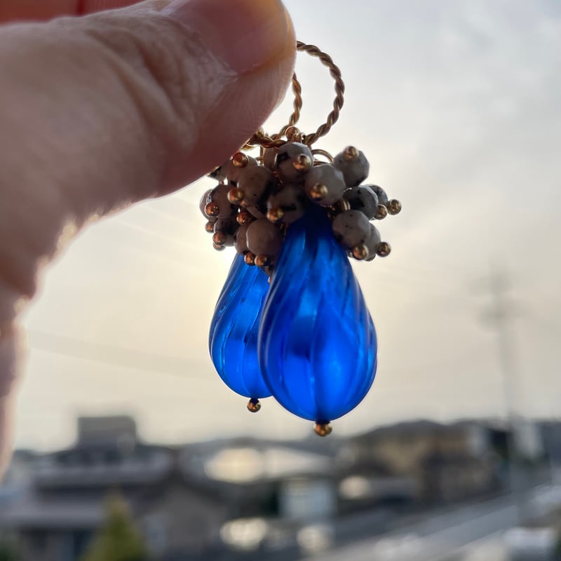 吸い込まれるような青✧*｡美しくて目が離せない♡フープピアス | ra