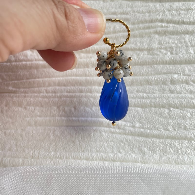 吸い込まれるような青✧*｡美しくて目が離せない♡フープピアス | ra