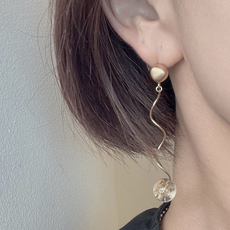 うねうね♡ゆらゆらピアス/イヤリング♡シンプルで透明感ある大人 