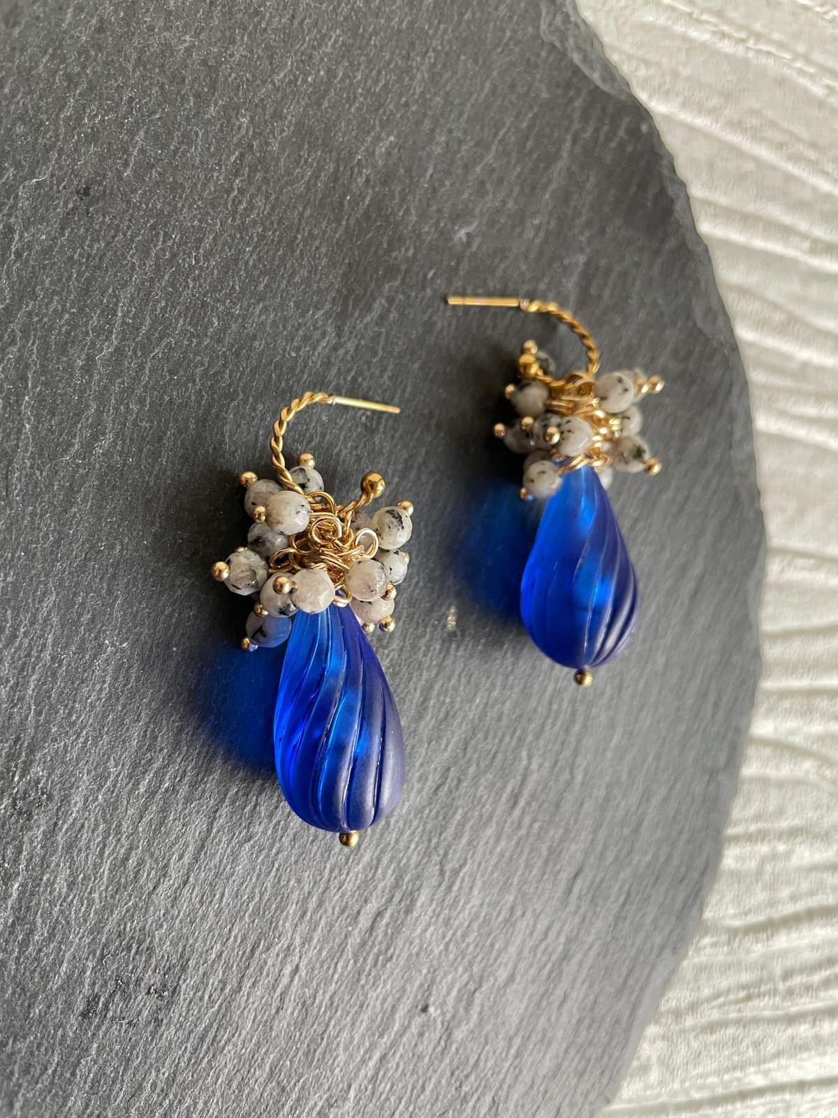 吸い込まれるような青✧*｡美しくて目が離せない♡フープピアス | ra