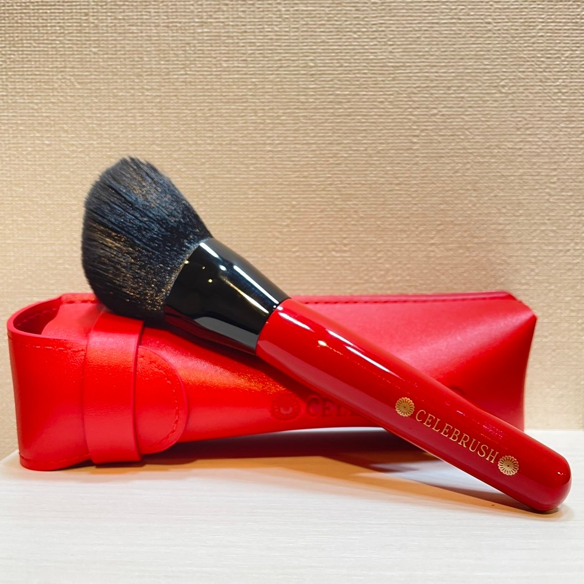 【話題商品】セレブラシ セレブラシ CELEBRUSH テラヘルツ波 フェイスブラシ 引き締め