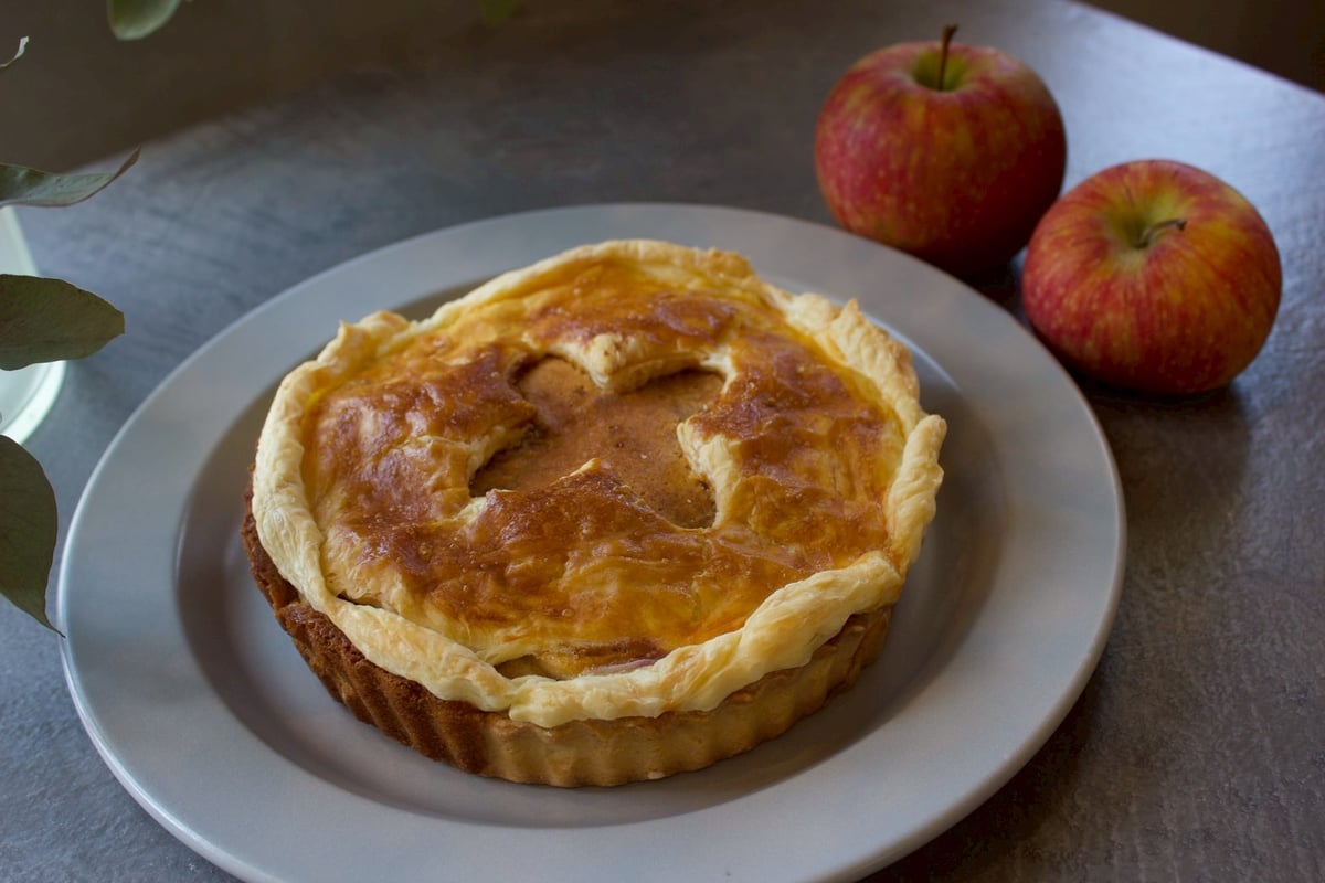 りんごの苗を植えるところから始めたアップルパイ専門店。国産りんごを