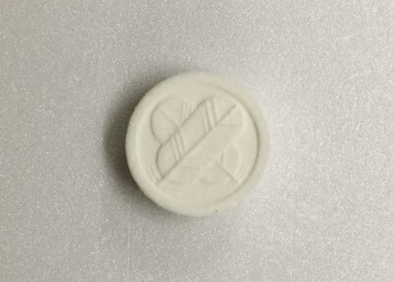 丸に違い鷹の羽（アン入りSSサイズ） | 御菓子司丹波屋善康