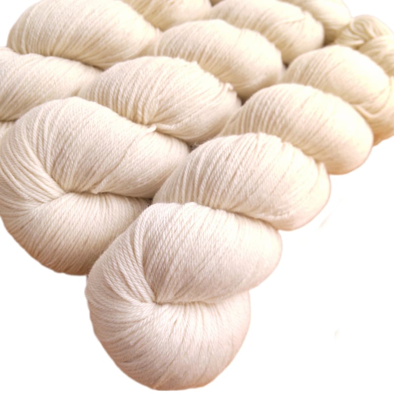 Loyalyarns 染色用毛糸 4ply ウール75% シルク25% W337番 | 編み物大好き