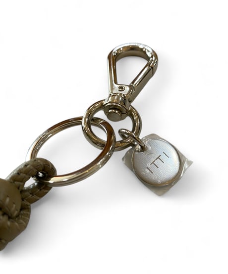 ITTI / CRISTY SNAKE KNOT CHARM / STCOW -TAUPE-