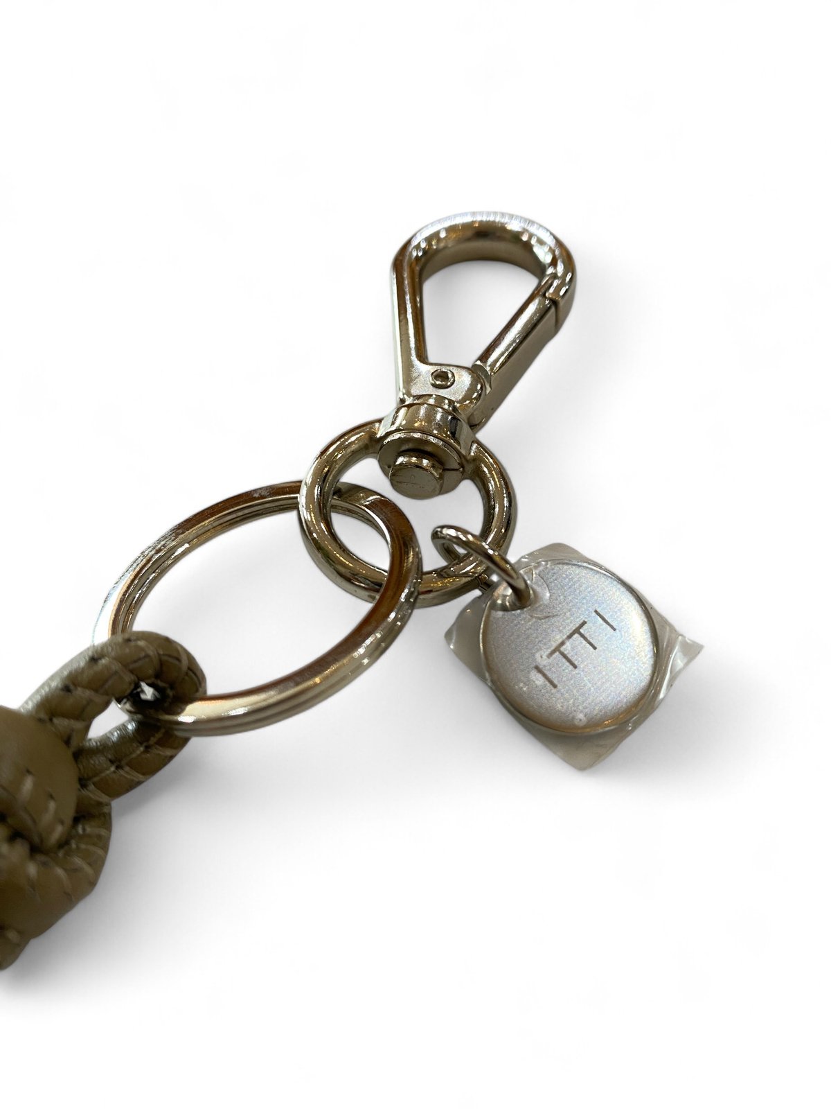 ITTI / CRISTY SNAKE KNOT CHARM / STCOW -TAUPE-