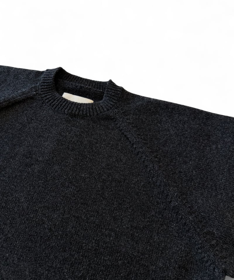 YOKO SAKAMOTO / RAGLAN CREW NECK KNIT -CHARCOAL