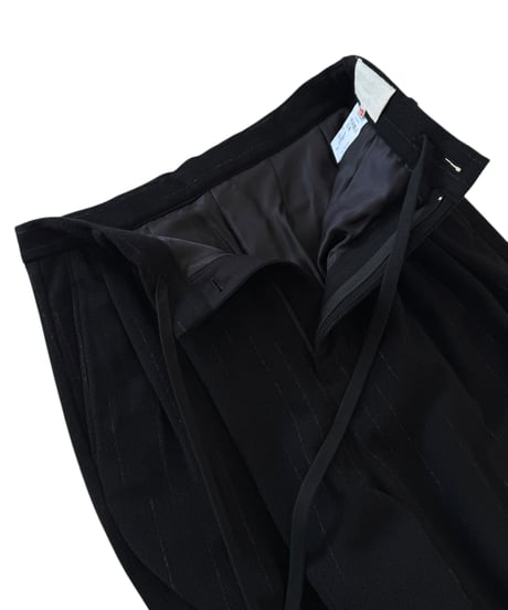 【SALE】 YOKO SAKAMOTO / DOUBLE PLEATED CROPPED TROUSERS -STRIPE-