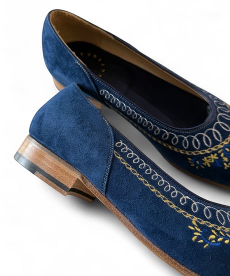 【残り1点】Post Production / Dress Pumps Embroidery Lamb Suede -Blue-