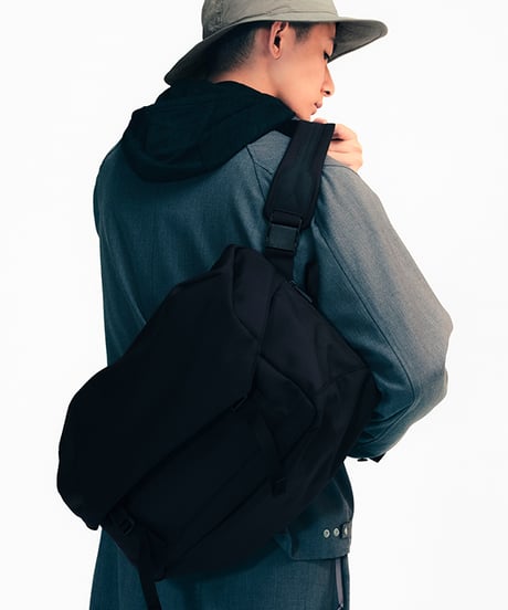 【残り1点】 MONOLITH / SHOULDER PRO FLAP M -BLACK-
