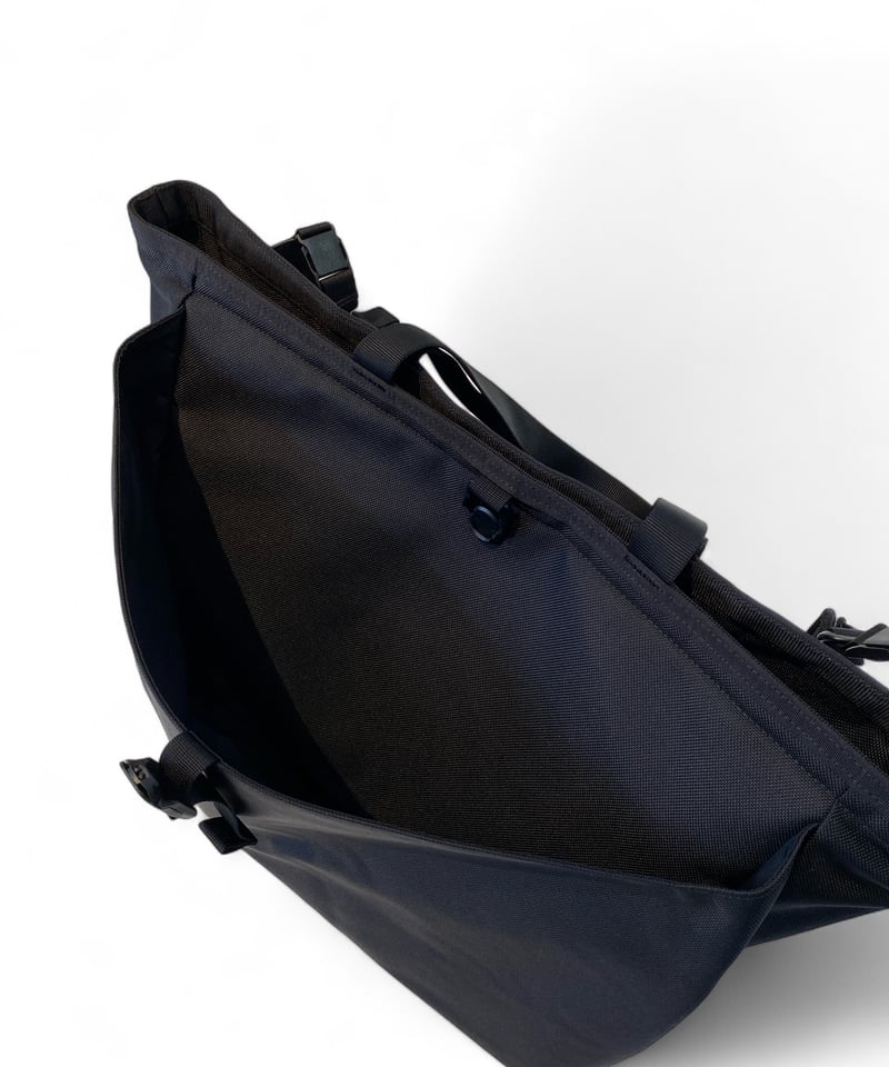 MONOLITH / SHOOTING TOTE PRO M BLACK | YURAGI