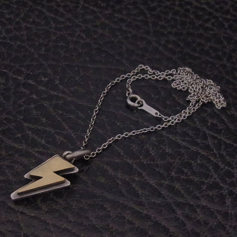 BLIND RABBIT（ブラインドラビット）イナズマをモチーフにした