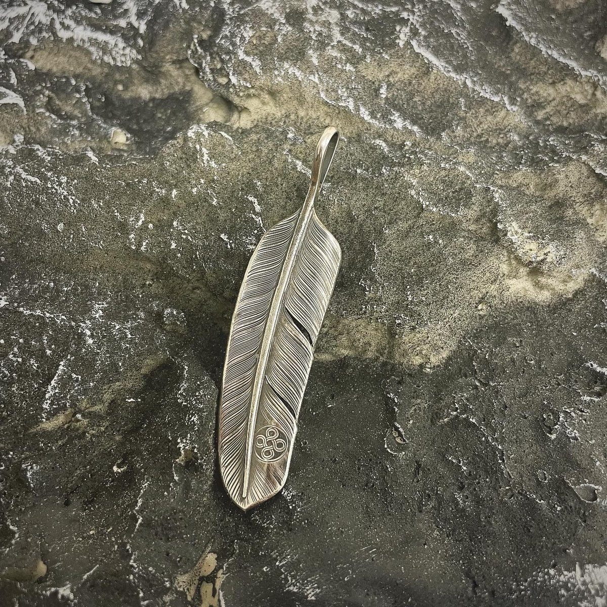 cholos フェザーペンダント 左向き シルバー cholos(チョロス