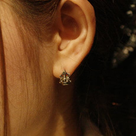 quattro arte クワトロアルテ パンプキンクラウンブラスピアス