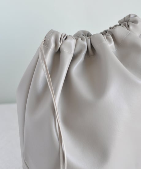 【フェイクレザーインナーバッグMサイズ・グレージュ・やや硬め】（日本製）