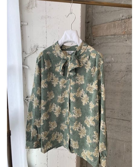 flower ribbon blouse