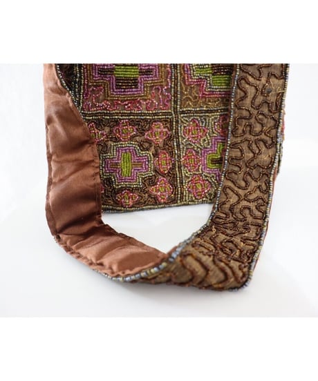 flower bees hand bdg