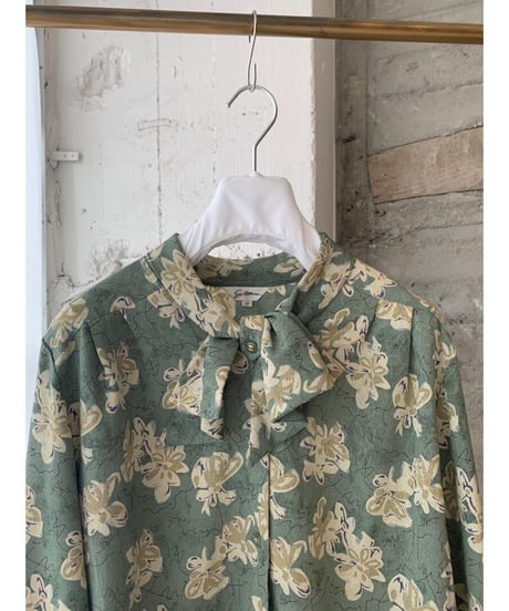 flower ribbon blouse